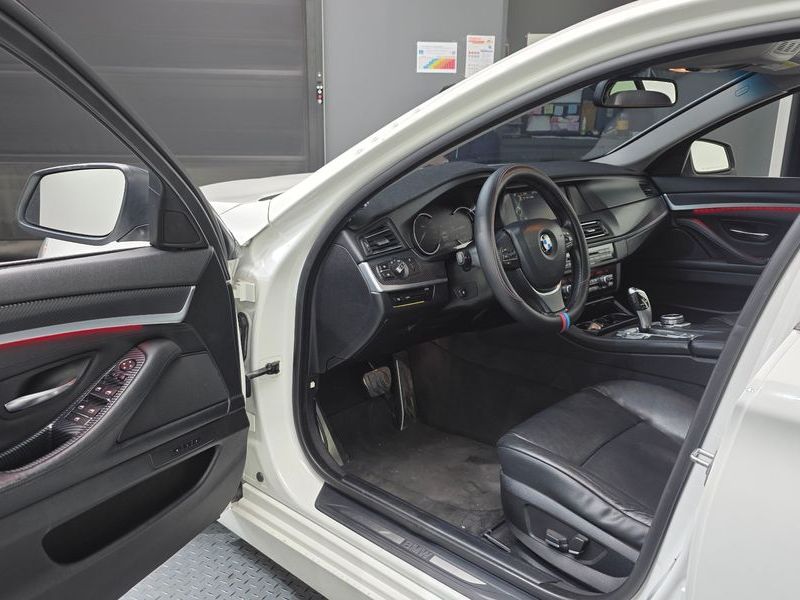 2013 BMW 5 Series 520d photo 10