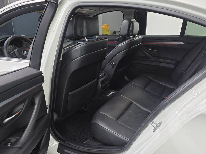 2013 BMW 5 Series 520d photo 11