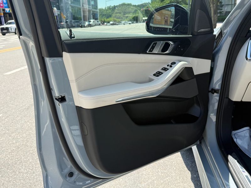 2026 BMW X5 xDrive 40d M Sport Online Exclusive Editon photo 7