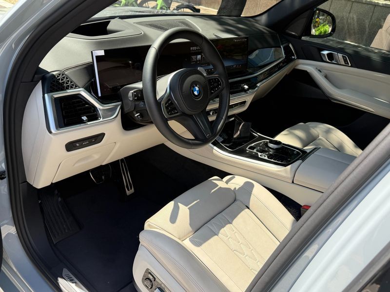 2026 BMW X5 xDrive 40d M Sport Online Exclusive Editon photo 9
