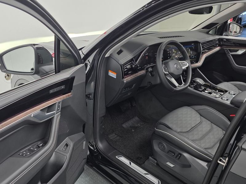2026 Volkswagen Touareg 3.0 TDI Prestige photo 10