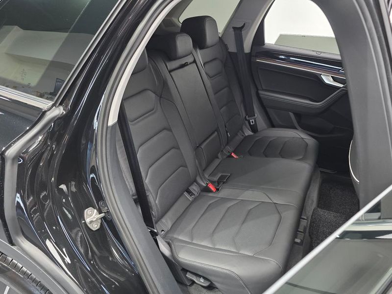 2026 Volkswagen Touareg 3.0 TDI Prestige photo 11