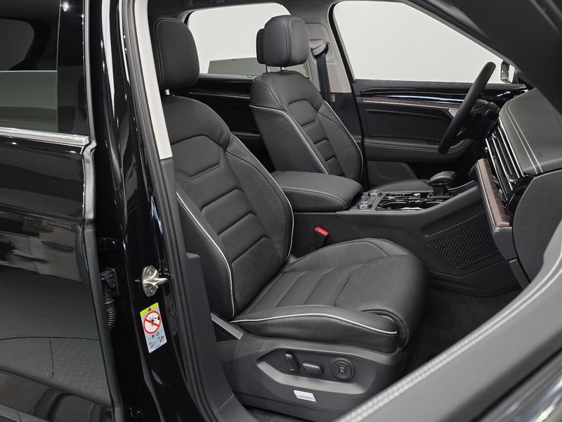 2026 Volkswagen Touareg 3.0 TDI Prestige photo 12