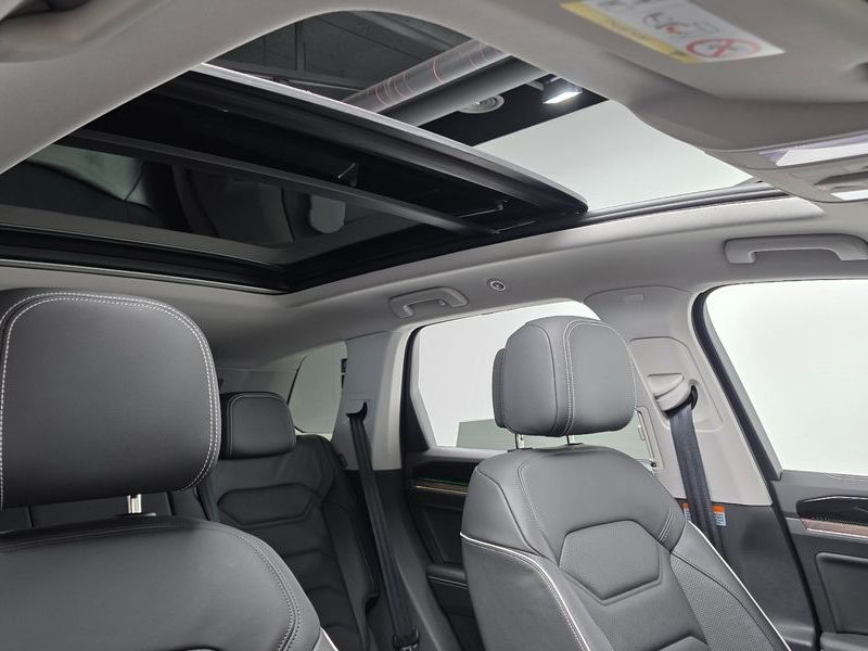 2026 Volkswagen Touareg 3.0 TDI Prestige photo 13