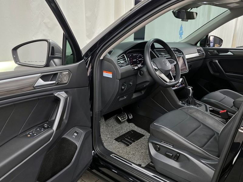 2023 Volkswagen Tiguan 2.0 TSI Prestige photo 10