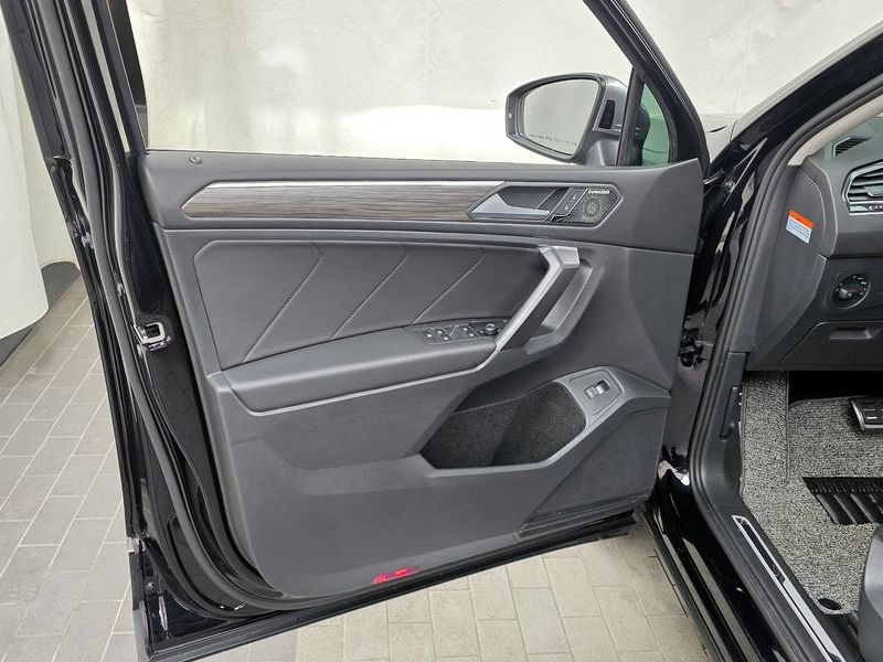 2023 Volkswagen Tiguan 2.0 TSI Prestige photo 24