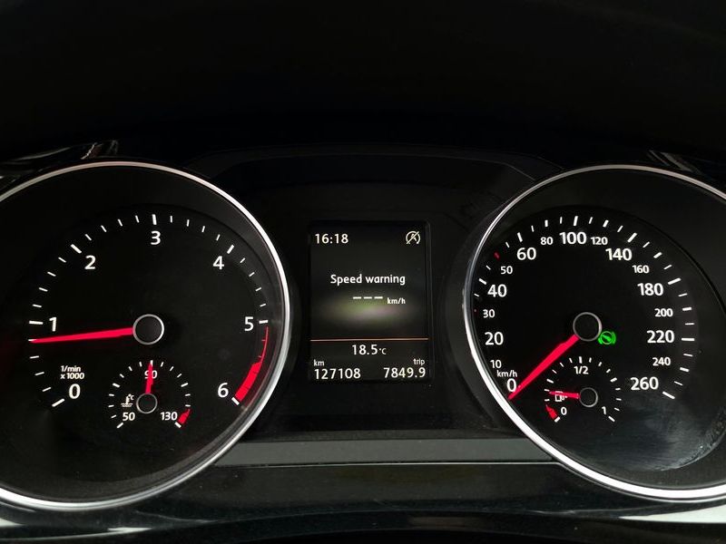 2015 Volkswagen Jetta 2.0 TDI BlueMotion Premium 6th photo 8