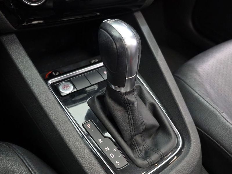 2015 Volkswagen Jetta 2.0 TDI BlueMotion Premium 6th photo 9