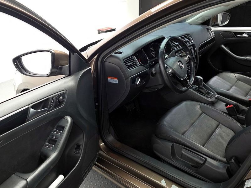 2015 Volkswagen Jetta 2.0 TDI BlueMotion Premium 6th photo 10