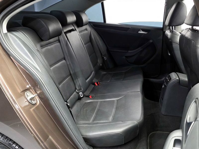 2015 Volkswagen Jetta 2.0 TDI BlueMotion Premium 6th photo 11
