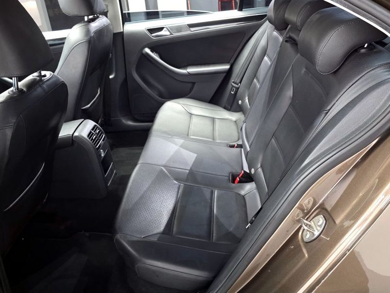 2015 Volkswagen Jetta 2.0 TDI BlueMotion Premium 6th photo 12