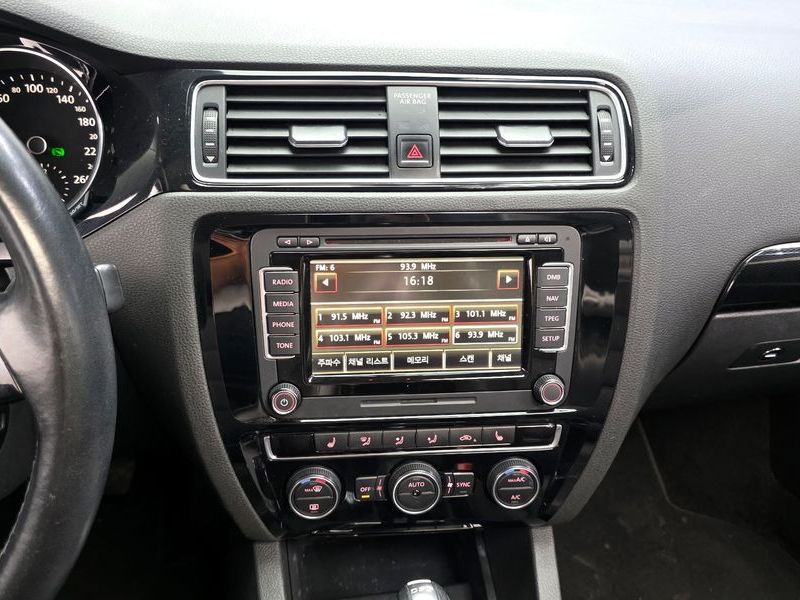 2015 Volkswagen Jetta 2.0 TDI BlueMotion Premium 6th photo 14