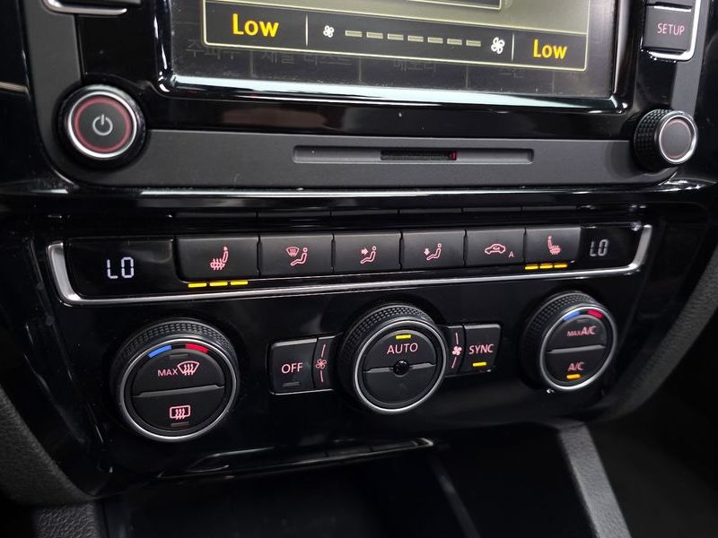 2015 Volkswagen Jetta 2.0 TDI BlueMotion Premium 6th photo 17