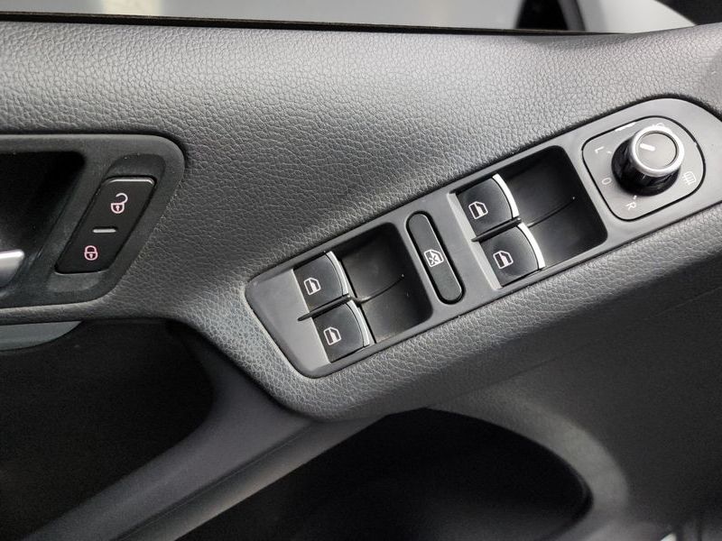 2015 Volkswagen Tiguan 2.0 TDI Comfort 5N photo 17