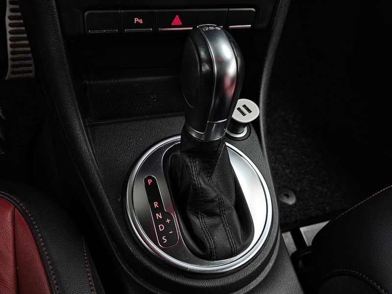 2013 Volkswagen Beetle 2.0 TDI Premium 3rd photo 9