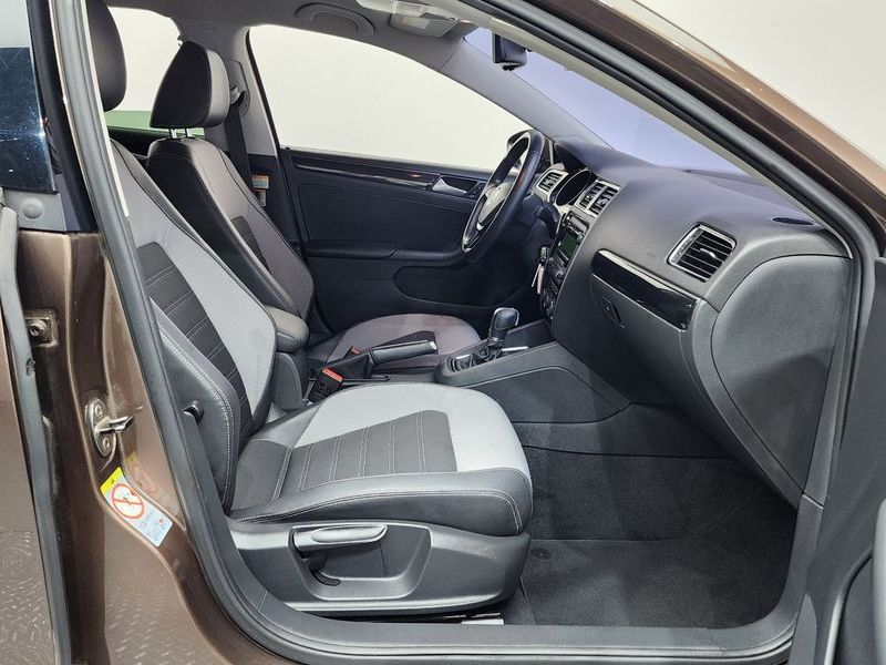 2015 Volkswagen Jetta 2.0 TDI BlueMotion 6th photo 11