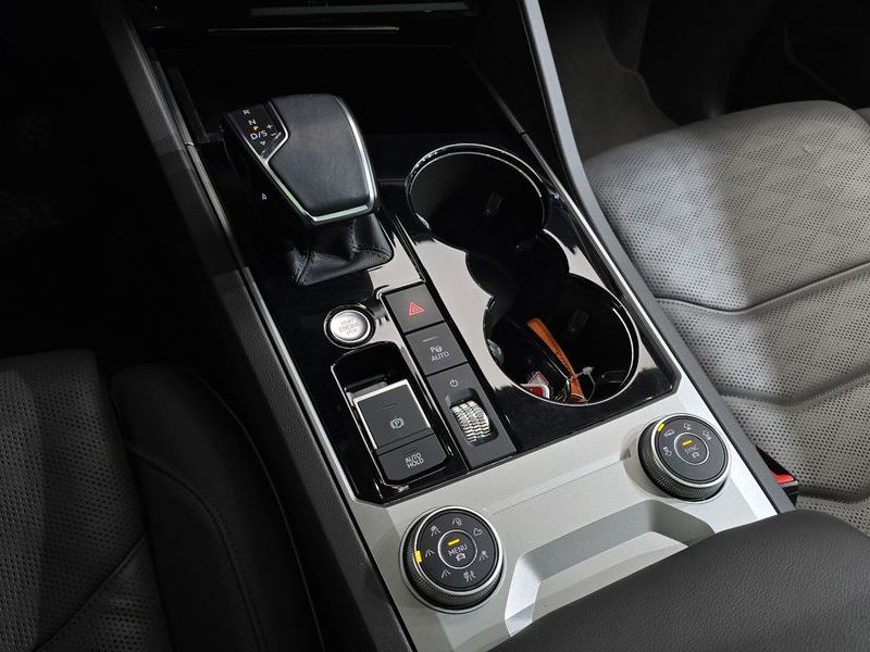2023 Volkswagen Touareg 3.0 TDI Prestige photo 9