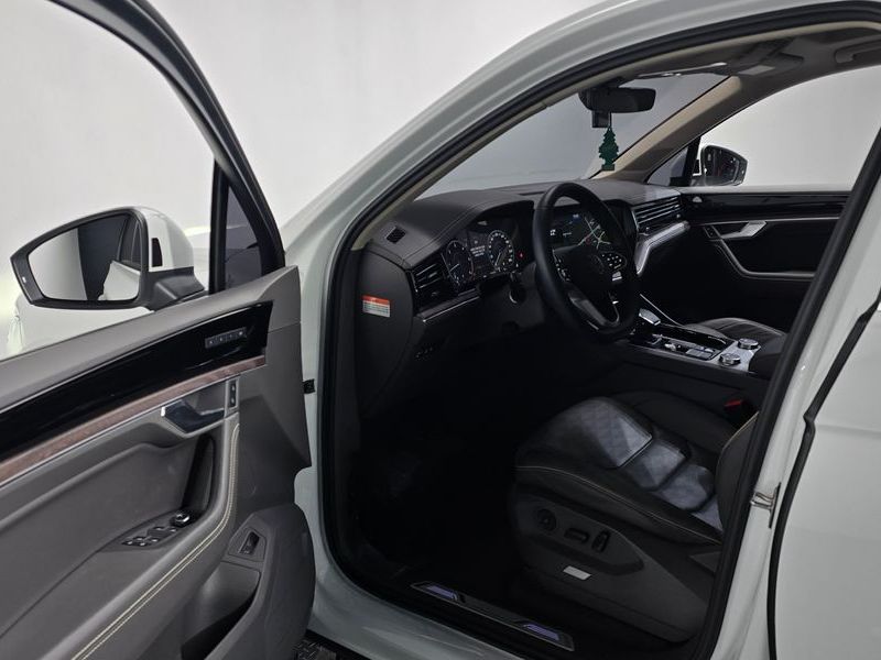 2023 Volkswagen Touareg 3.0 TDI Prestige photo 10