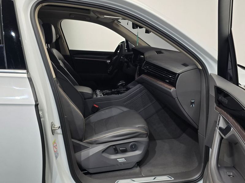2023 Volkswagen Touareg 3.0 TDI Prestige photo 11
