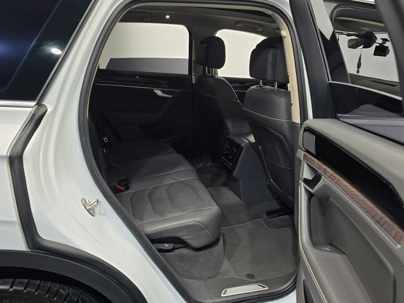 2023 Volkswagen Touareg 3.0 TDI Prestige photo 12