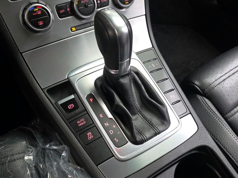 2013 Volkswagen New CC 2.0 TSI photo 9
