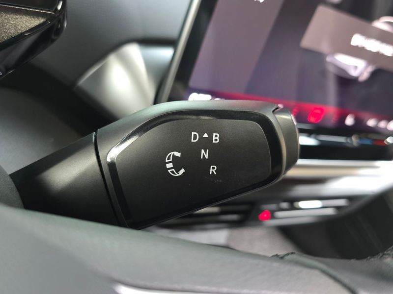 2025 Volkswagen ID.4 Pro photo 9