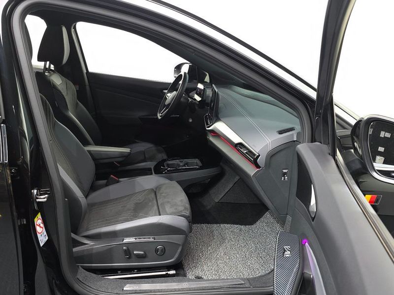 2025 Volkswagen ID.4 Pro photo 11