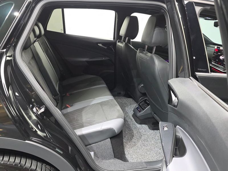 2025 Volkswagen ID.4 Pro photo 12