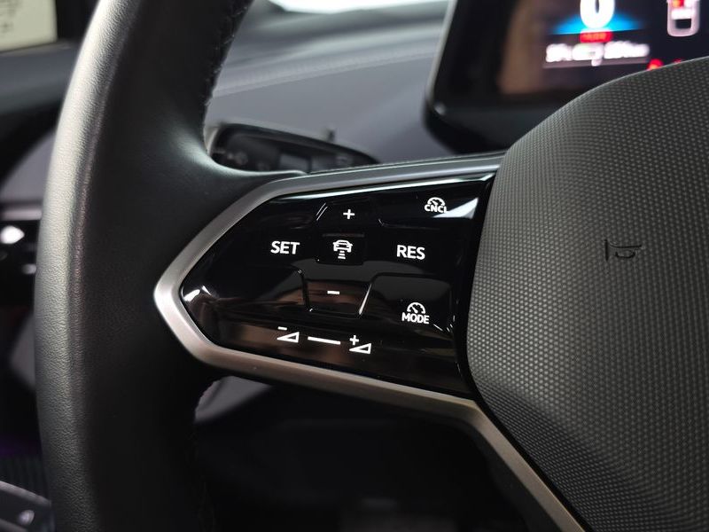 2025 Volkswagen ID.4 Pro photo 17