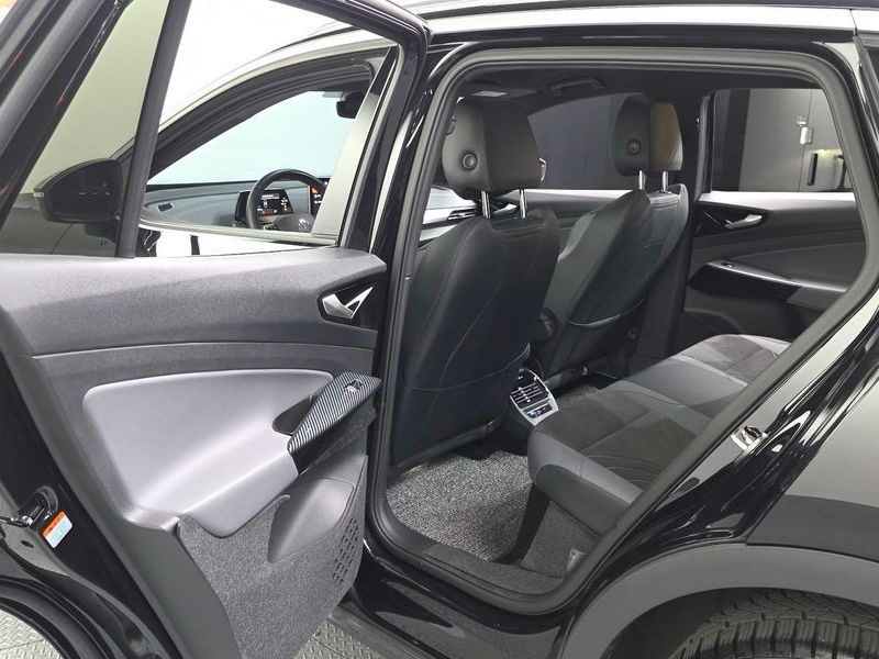 2025 Volkswagen ID.4 Pro photo 26