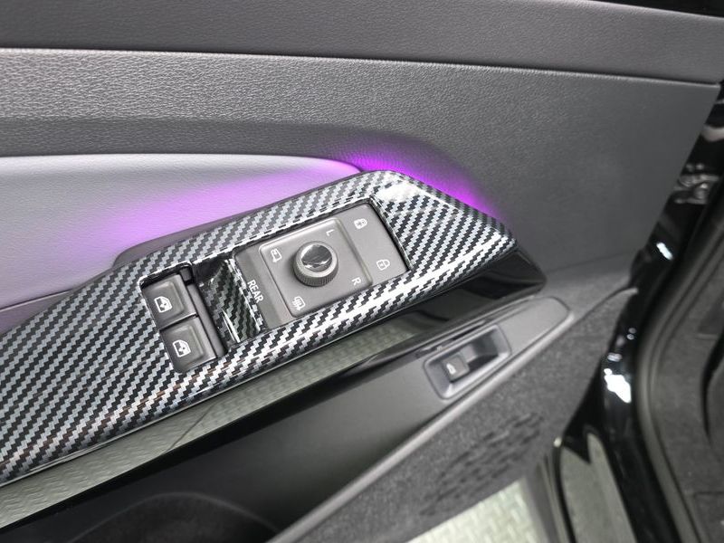 2025 Volkswagen ID.4 Pro photo 30