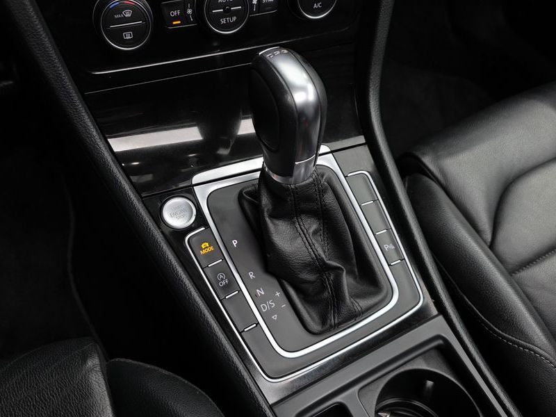 2014 Volkswagen Golf 2.0 TDI Premium photo 9