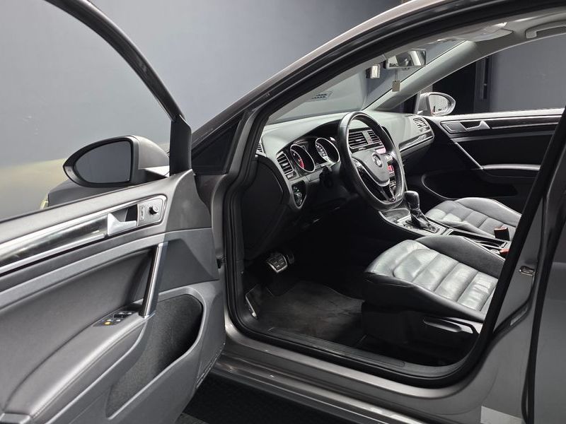 2014 Volkswagen Golf 2.0 TDI Premium photo 10