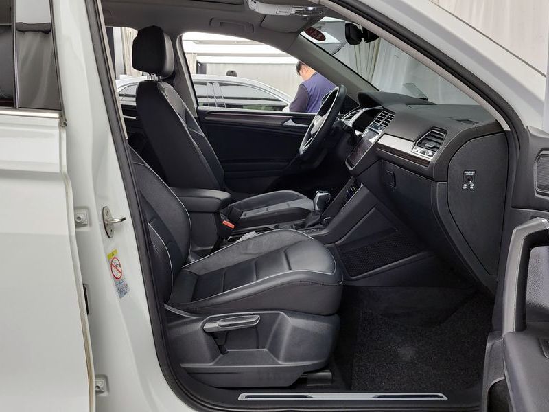 2023 Volkswagen Tiguan 2.0 TSI Prestige photo 11