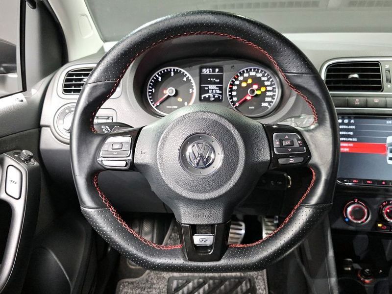 2014 Volkswagen Polo 1.6 TDI R-Line 5th photo 13