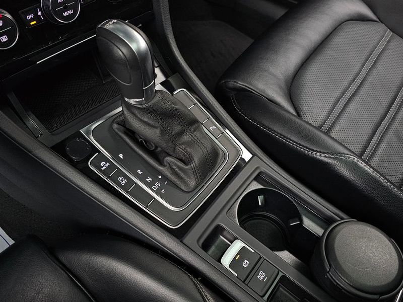 2015 Volkswagen Golf 2.0 TDI photo 9