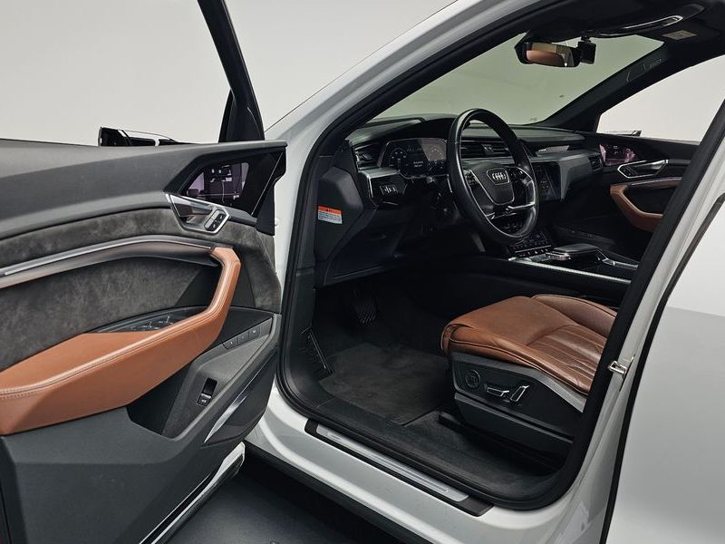 2020 Audi e-tron 55 Quattro photo 10
