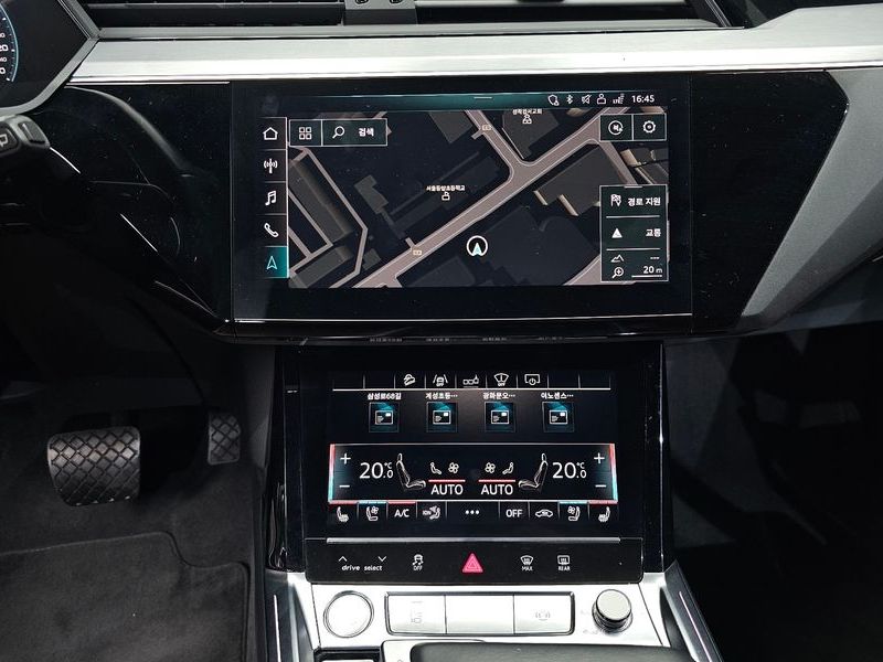 2020 Audi e-tron 55 Quattro photo 13