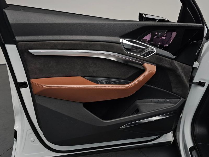 2020 Audi e-tron 55 Quattro photo 24