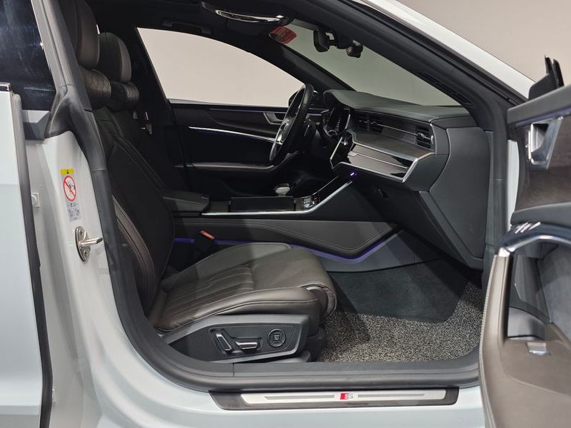 2022 Audi A7 55 TFSI Quattro Premium photo 11
