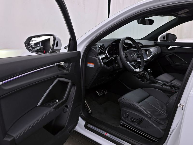 2024 Audi Q3 35 TDI Premium Sportback photo 10