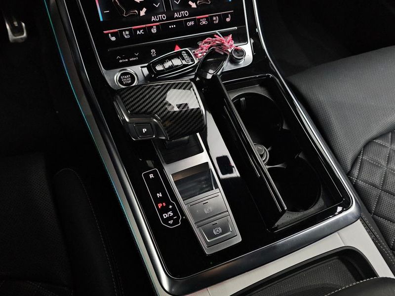 2023 Audi Q8 55 TFSI Quattro Premium photo 9