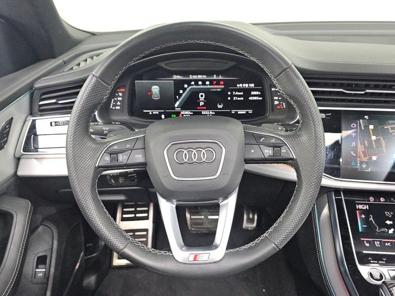 2023 Audi Q8 55 TFSI Quattro Premium photo 13