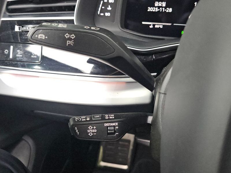 2023 Audi Q8 55 TFSI Quattro Premium photo 18