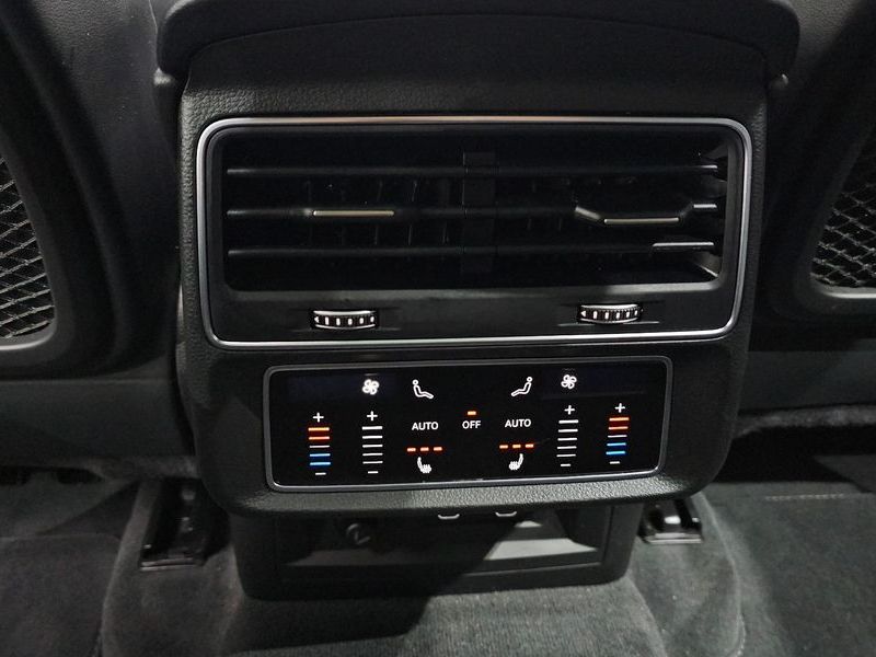 2023 Audi Q8 55 TFSI Quattro Premium photo 19