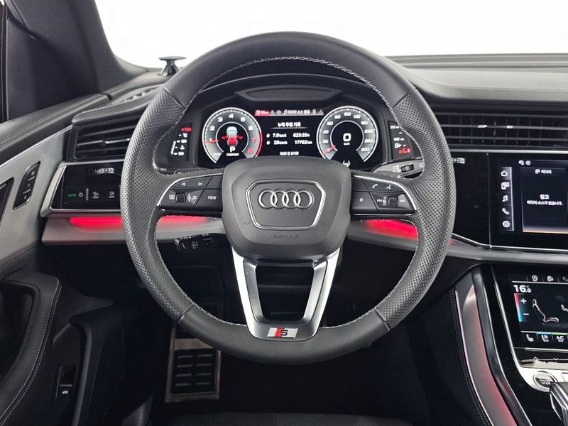 2023 Audi Q8 55 TFSI Quattro Premium photo 13