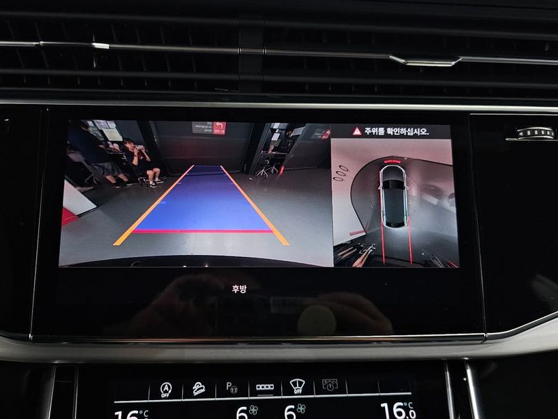 2023 Audi Q8 55 TFSI Quattro Premium photo 15
