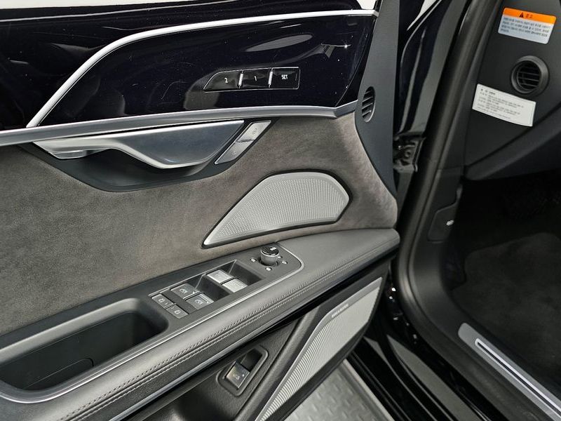 2021 Audi A8 55 TFSI Quattro LWB photo 30