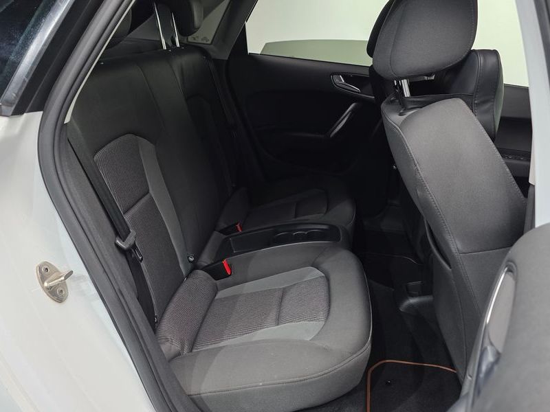 2015 Audi A1 30 TDI Design Premium Sporback photo 12