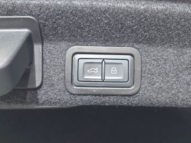 2022 Audi A6 40 TDI Quattro Premium photo 17